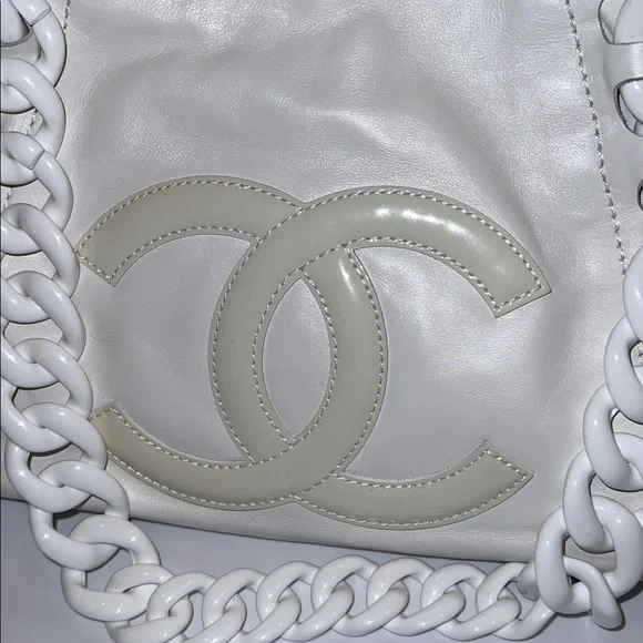 ❤️NWT CHANEL MODERN CHAIN RHODOID WHITE LEATHER TOTE BAG - Picture 4 of 15